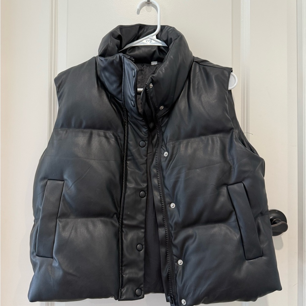 Amazon Essentials Black Quilted Vest